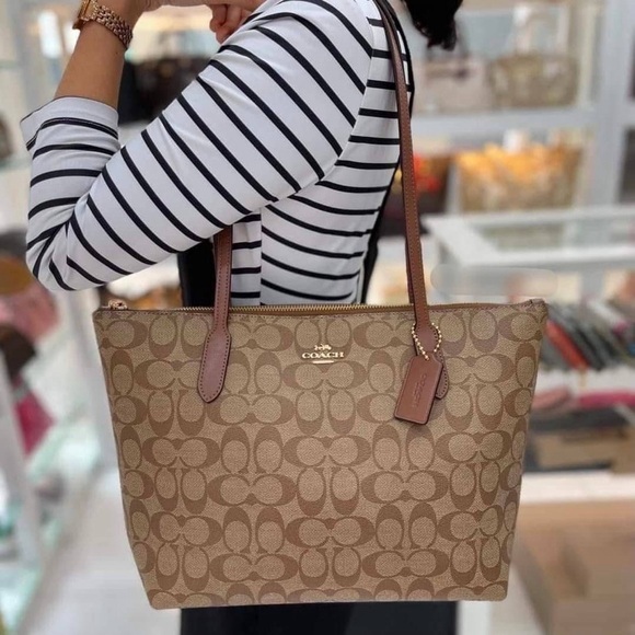 Coach Large Signature Tote Bag